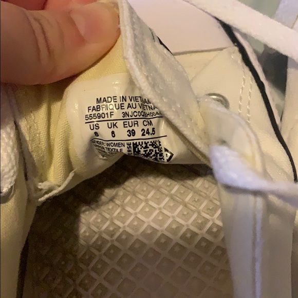 White converse - Picture 3 of 5